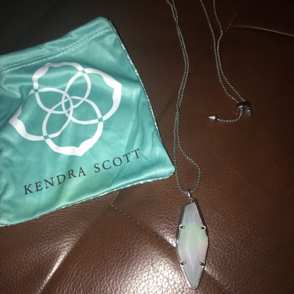 Kendra Scott necklace